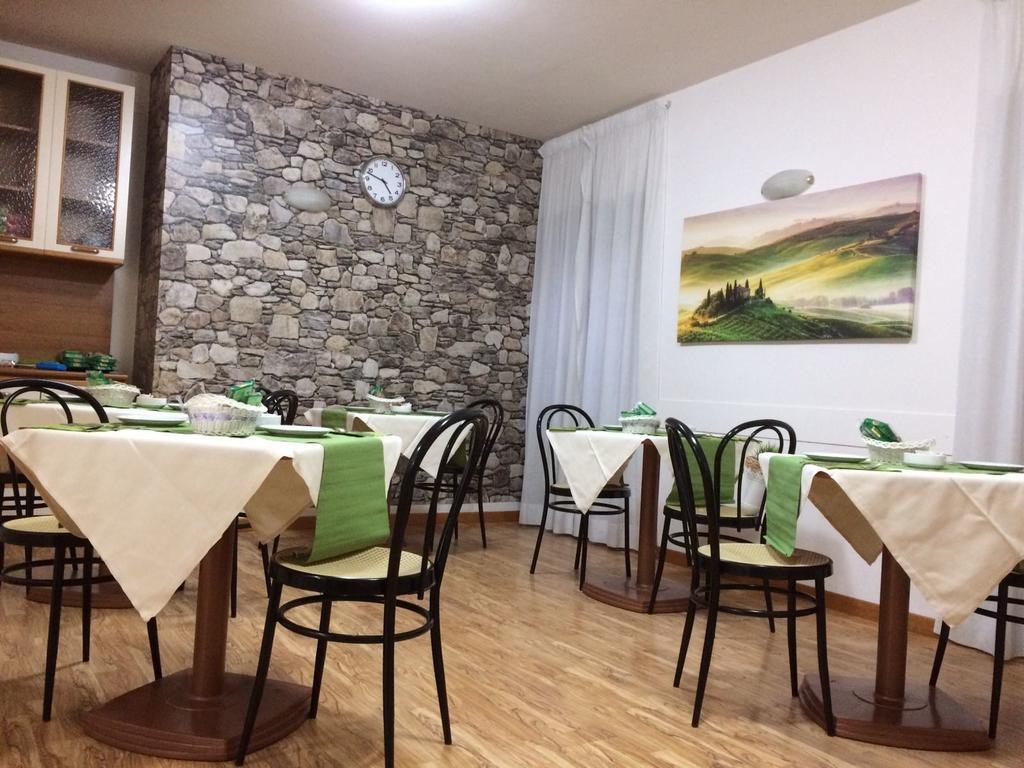 2000酒店 法布里亚诺 外观 照片